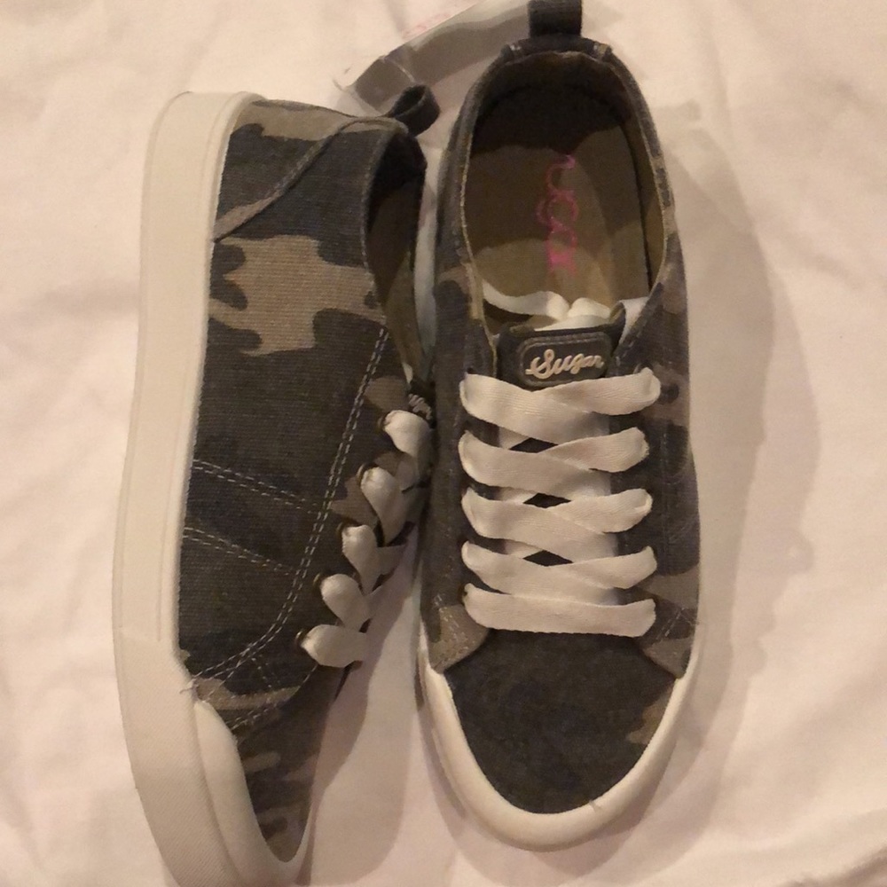 Shoes canvas womens new sizes 6-7M camouflage laces olive Sugar laces